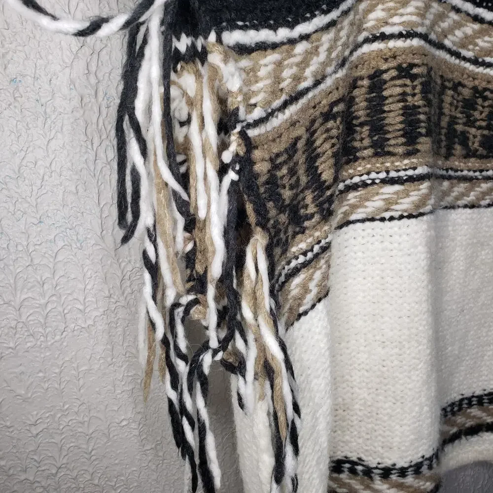 Free People Poncho Labyrinth Knit Acrylic Wool Angora Womens Sz XS S Fringe